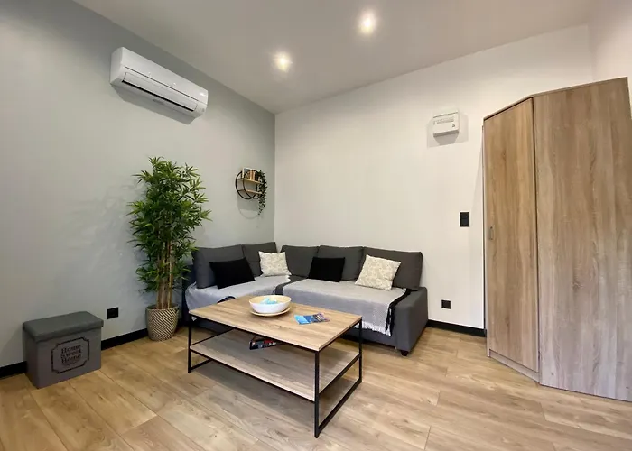 Petit Proche Centre Et *